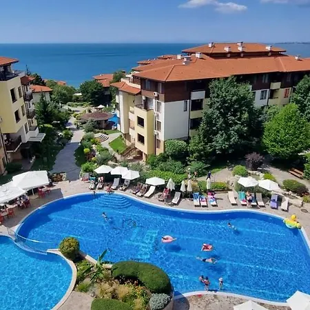 Apartment ния, райска градина / Garden Of Eden