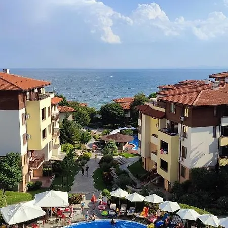 Apartment ния, райска градина / Garden Of Eden