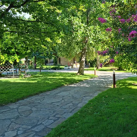 ния, райска градина / Garden Of Eden Apartment Sveti Vlas