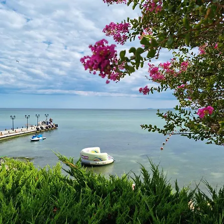 ния, райска градина / Garden Of Eden Apartment Sveti Vlas
