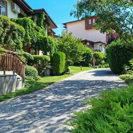 ния, райска градина / Garden Of Eden Apartment Sveti Vlas