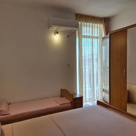 ния, райска градина / Garden Of Eden Apartment Sveti Vlas